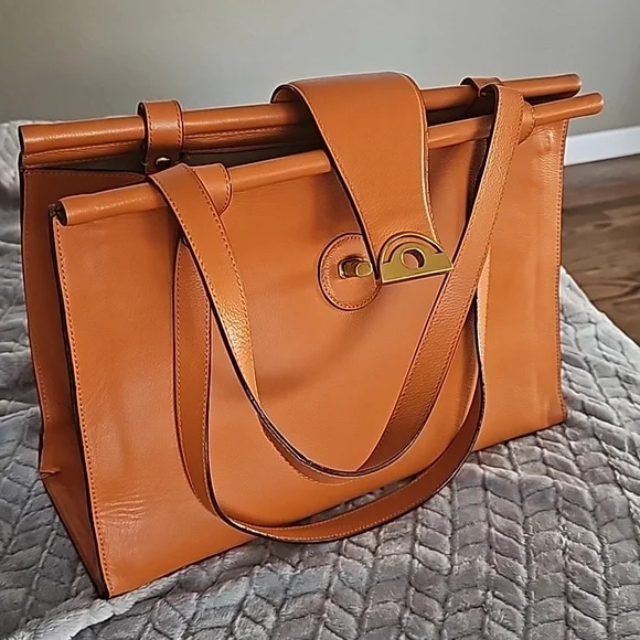 ANTONIO MELANI gold tone hand bag - Picture 3 of 10